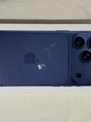 iPhone 17 PRO 265gb obruten - Helt ny och oöppnad IPhone 17 PRO med obruten låda. Original kvitto finns. Fick som present och behöver inte den. Pris kan diskuteras vid snabbaffär.