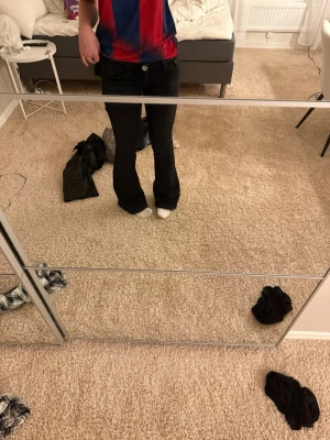Gina Young jeans - Säljer för att jag inte använder längre, men dom är i bra skick och nästan som nya, dom är lite slitna där nere men som inte syns