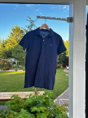Gant pikétröja  - Snygg Gant pikétröja, använd några få gånger bara och är i utmärkt skick. Inga märken överhuvudtaget.