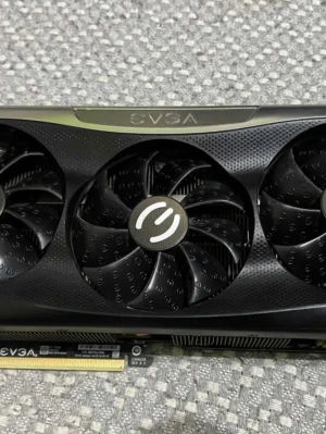 EVGA GeForce RTX 3080 FTW3 grafikkort - Säljer mitt RTX 3080 FTW3 Ultra då jag har uppgraderat till ett nyare grafikkort. Kortet är i mycket fint skick och fungerar felfritt. Perfekt för gaming i 1440p och 4K med höga inställningar. 🎮⚡  Specifikationer: ✅ NVIDIA GeForce RTX 3080 ✅ 10 GB GDDR6X ✅ EVGA FTW3 Ultra-kylning (3 fläktar) ✅ HDMI 2.1 + 3x DisplayPort ✅ PCIe 4.0  📦 Redo för ny ägare.  💰 Pris: 3 000kr