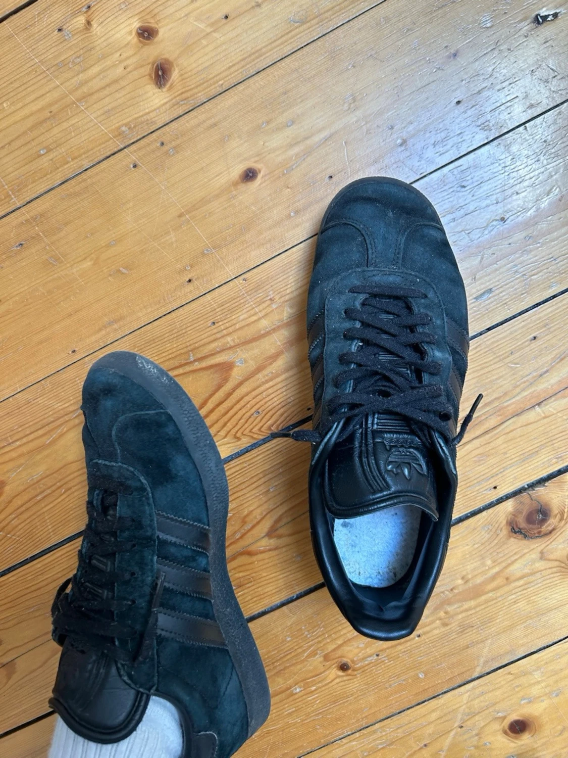 Svarta Adidas sneakers i mocka - 3