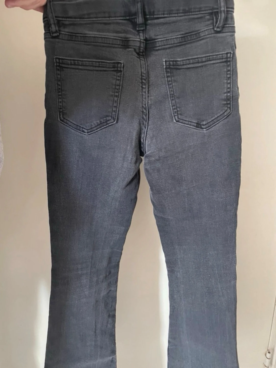 Mörkgrå jeans från Cubus  - 1