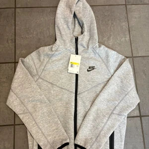 Nike tech grå - Helt ny 