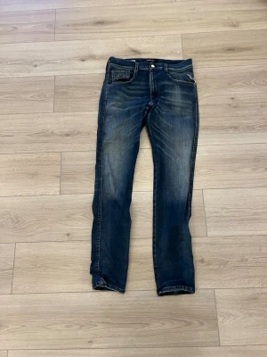 Replay anbass  - blåa replay anbass jeans, säljer pga atrhag inte använder de längre.