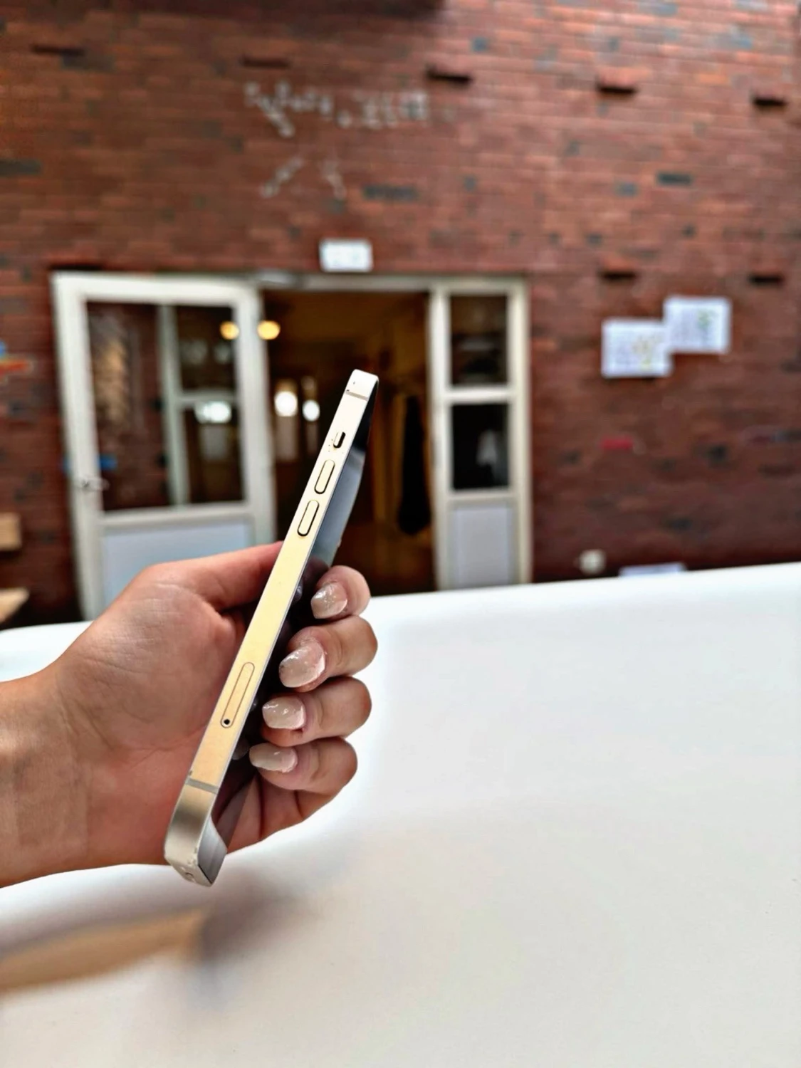 Vit iPhone med glasbaksida - 4