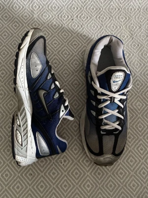 Nike air blå/grå - Bra skick storlek:42 skriv för mer knfo