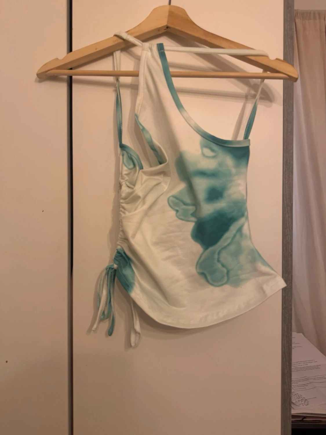 Vit och turkos linnetopp med knyt med matchade kjol