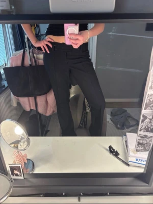 Kostymbyxor  - Knappt använda, de är för stora. Har inga fickor fram 