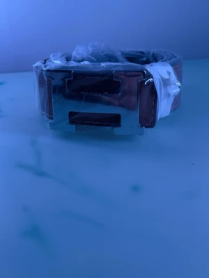 Bälte  - Hej jag säljer en fint bälte som är helt nytt för mer information jag är här bara att skriva till mit!