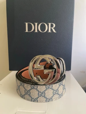 GG bälte - Hej säljer detta stil rena bälte som är perfekt att använda nu till sommaren för att ha ett stilrent men ändå sticka ut lite