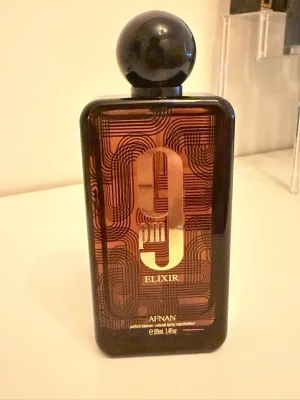 Afnan 9pm elixir  - En riktigt mysig doft. Vill du lukta exakt som Jean Paul gaultier le Malé elixir så har du hittat rätt. 95ml kvar utav 100. 