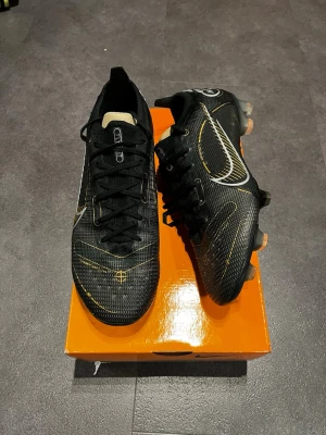 Nike Mercurial Vapor 14 Elite  - Storlek 42,5, mycket bra skick