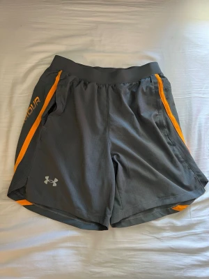 Under Armour shorts  - Storlek S