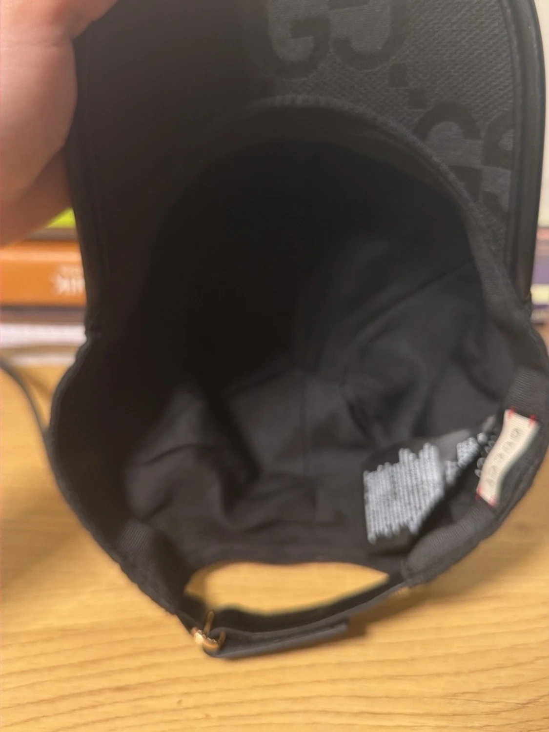 Svart keps från Gucci med GG-mönster - 1
