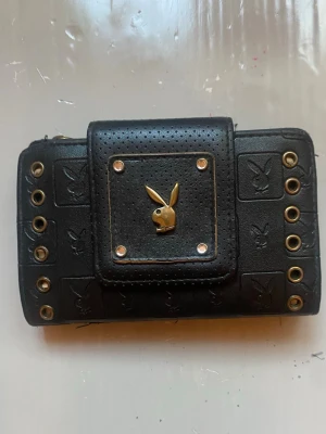 Äkta playboy plånbok  - Super snygg vintage playboy plånbok med många fack och som till och med har en spegel i🩷