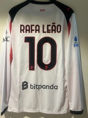 Ac Milan tröja Rafa Leão #10 - En Ac Milan tröja med Rafa Leão #10 Spelar version Storlek L 