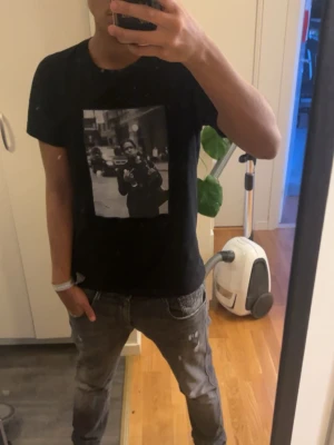 Asap Rocky T shirt - Säljer denna feta tröjan med tryck. Skriv om du har frågor. Snabb affär=pris kan diskuteras 