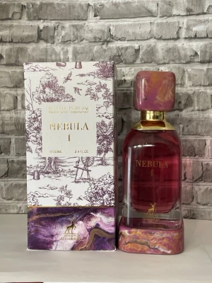 Nebula I Maison Alhambra - Nebula I Maison  Alhambra edp.  Endast testad. Lanserades 2025.  Se bilder för mängd kvar och noter. 