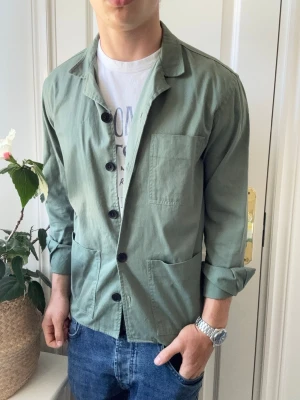 Selected overshirt  - Selected overshirt, Inga defekter! Modellen i bilderna är 180 cm 75 kg och bär Storlek M , Kom med frågor! 🌟 (Kan gå ned i pris vid köp av paket 😉) 
