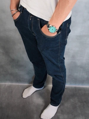 Replay Anbass - - Replay Anbass — Storlek 31/32 — 9/10 - Bra skick utan skavanker — Inkluderat - Jeans — Retail 2000kr — Modellen är 180cm, 65kg