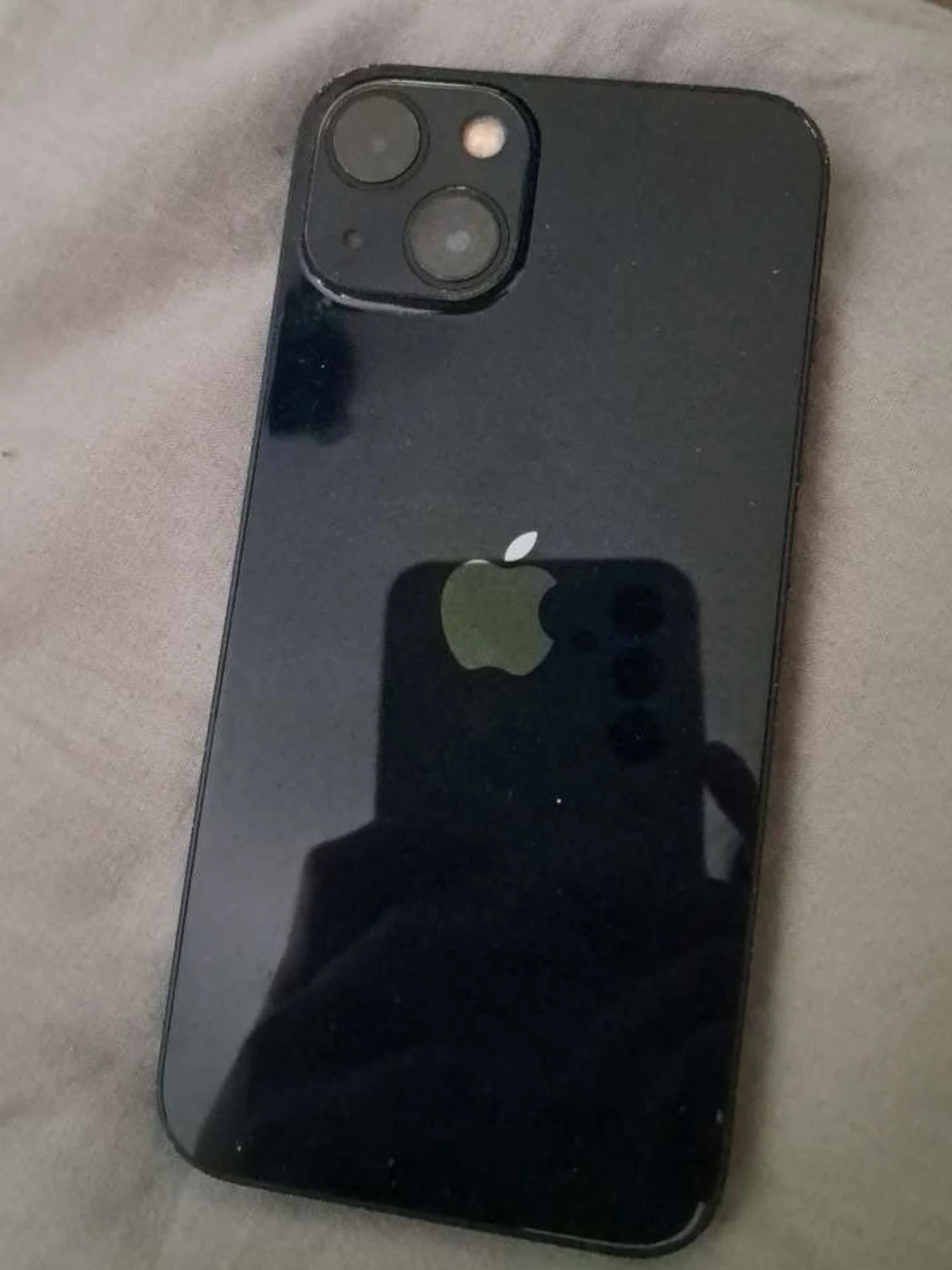 Svart iPhone 13 85% batterihälsa
