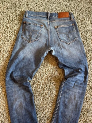 Tiger of Sweden jeans - Tiger of Sweden jeans  Storlek 28/32 Slim fit. Modell pistolero Lite slitna men väldigt snygga. Nypris ca 1600kr