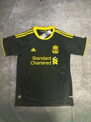 Liverpool tröja  - Liverpool tröja ⚽ Storlek: L 🆕 Helt ny med tag kvar Packeteras ordentligt inför leverans 📦