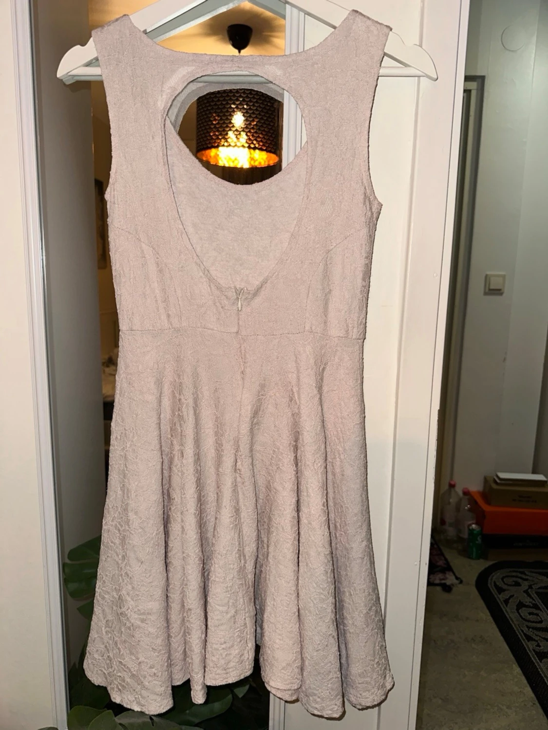 Beige/rosa ärmlös kortklänning storlek: S - 2