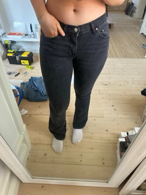 Svarta bootcut jeans - Jeans från Gina Tricot! Använd fåtal gånger🤍
