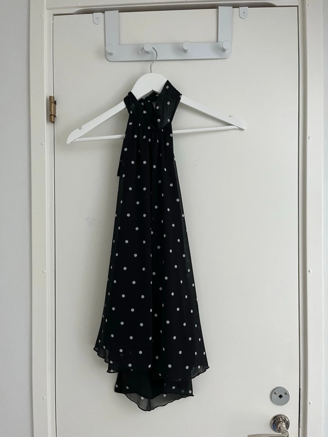 Slutsåld halterneck topp från Gina - 1
