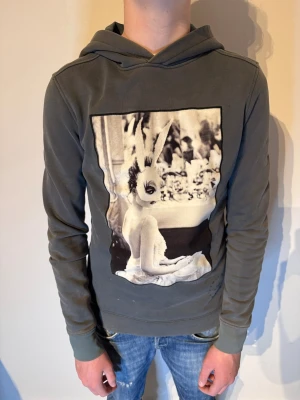 Limitato Hoodie - |Skick: 9/10 | Färg: Mörkgrön | Modell: 172cm 58kg | Vad inkluderas: Hoodie och en Tag | Nypris: 5000kr |