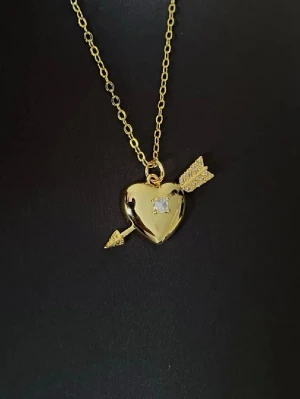 Gold Heart & Arrow - Guldpläterat, rostfritt stål, justerbar 45 - 50 cm.