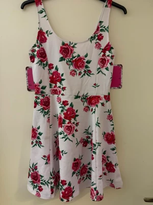 Sommarklänning - En blommig sommarklänning