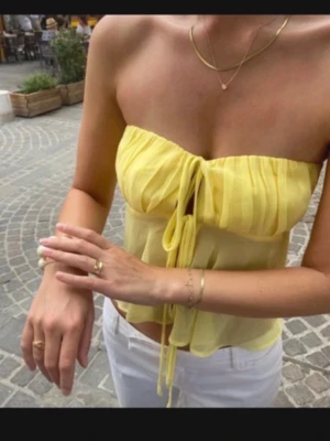 söt topp - Super söt topp. vet ej vart den är från eller vad för storlek men skulle säga xs❣️