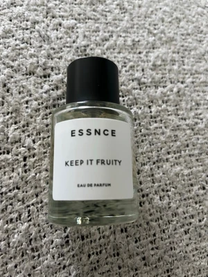Essnce Keep it fruity  - Cirka 80 % kvar av flaskan 