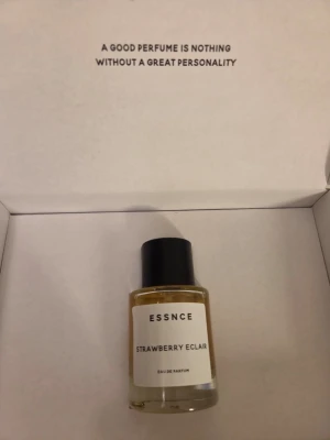 ESSNCE Strawberry Eclair parfym - ESSNCE Strawberry Eclair Eau de Parfum med söt och fruktig doft. 
