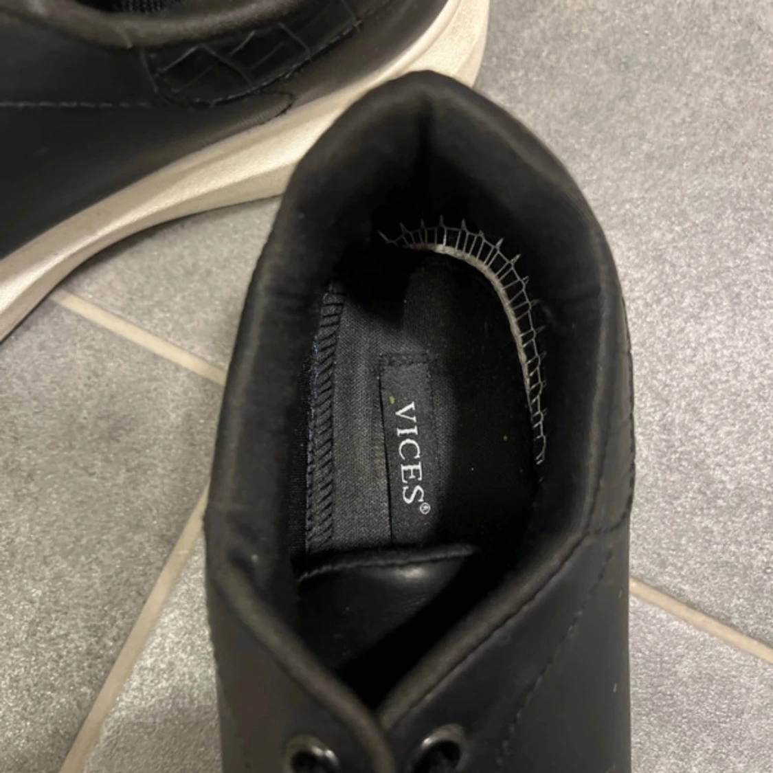 Svarta sneakers från Vices med platåsula - 1