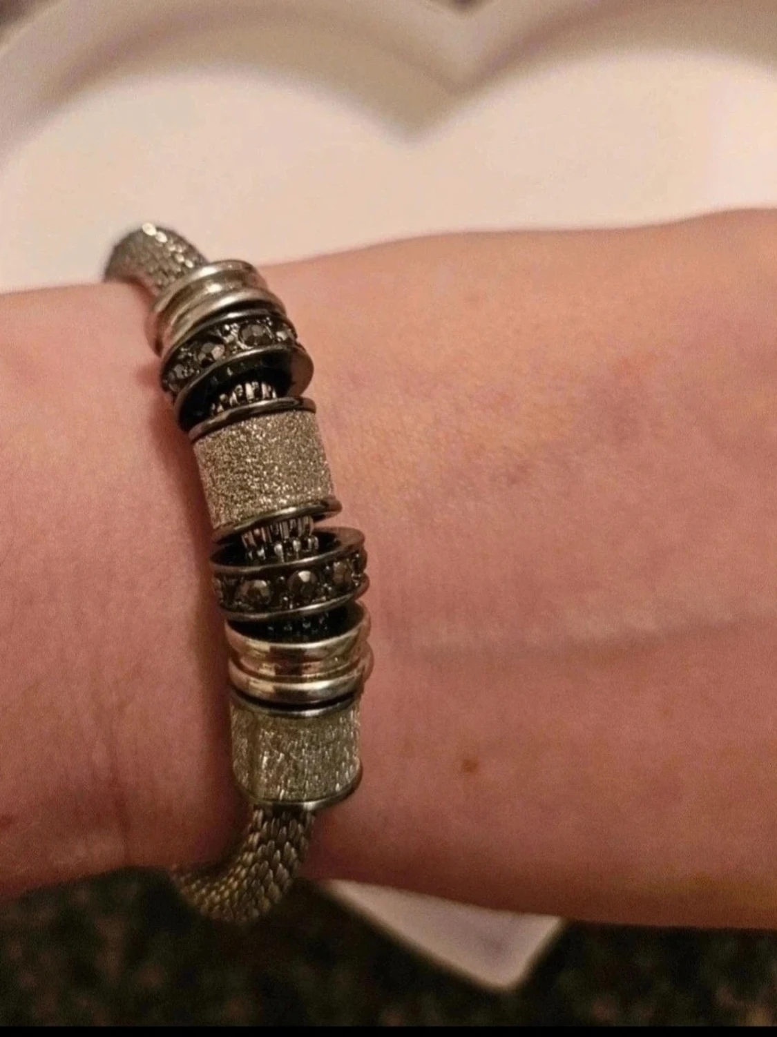 Silvrig chunky armband med glitterdetaljer - 2