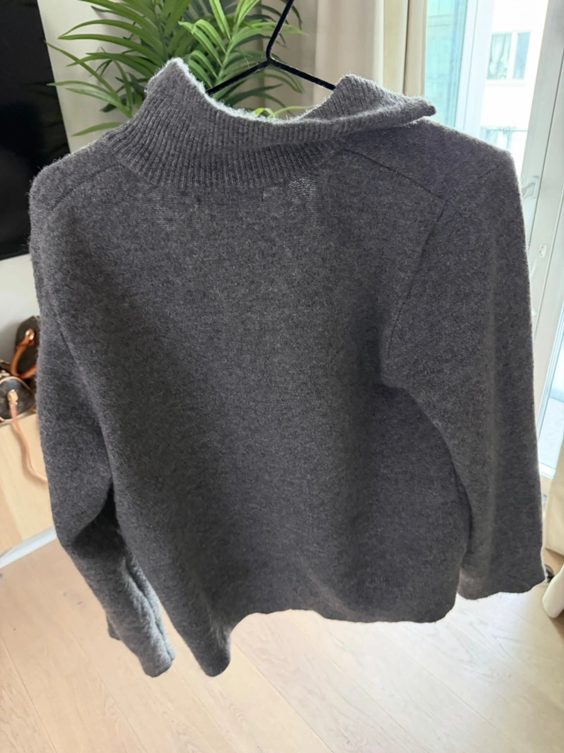 Grå ziptröja från Gina Tricot - 2