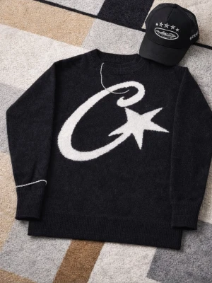 CORTIEZ + KEPS - Stickad Cortez tröja med keps, i size S och heeeelt ny. Finns i svart 🖤 grå 🩶 rosa🩷 färger kolla min bio!         ⚠️för att få den för 499 + keps, skriv hill mig  (123)⚠️