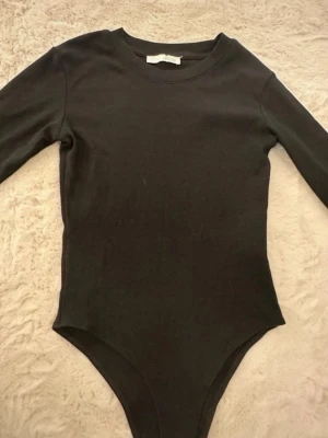Svart body  - Svart body från Zara 