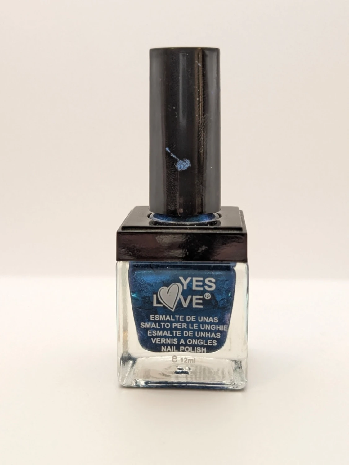 Blått glittrigt nagellack från Yes Love 60% kvar - 1
