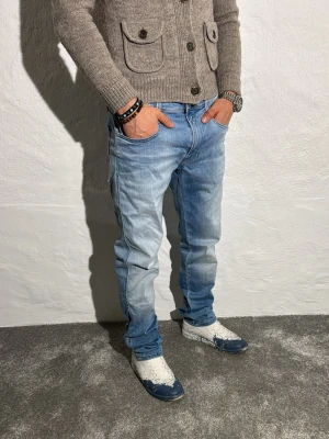 Replay jeans  - Ett par riktigt snygga jeans från Replay i storlek W33 L32 i modellen Anbbas