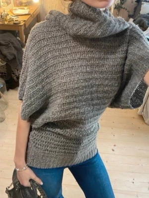 Polo tröja med åtsittande midja - SÅÅ snygg