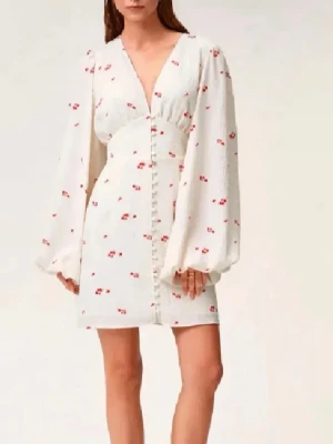 HELT NY - Populära adoore klänningen. Helt ny med lappar kvar!!!!! 