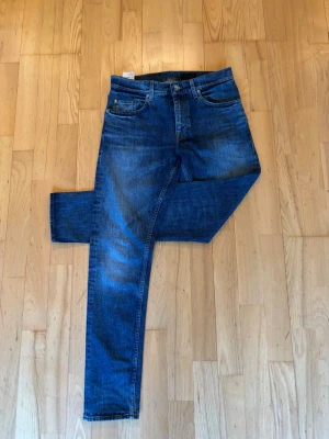 Tiger of Sweden jeans  - Superfina Tiger of Sweden jeans i utmärkt skick! Strl 30/32🥰 Mörkblå färg i modellen pistolero vilket motsvarar slim/straight typ. Skriv vid frågor💬🙌