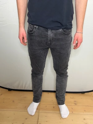 Levis Jeans - | Levis 502 | Storlek 30/30 | skick 7/10 | Bara att höra av sig vid funderingar 🙌|