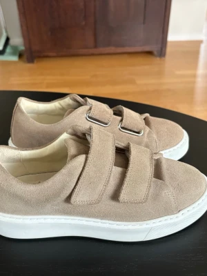 Sneaky Steve skor - Sjukt snygga, kommer inte till användning. Storlek 38💗💗🤗