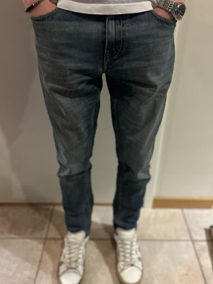 Jeans Tiger of Sweden - Snygga blå jeans från Tiger of Sweden. Storlek 29/30 men kan passa längre (jag brukar ha 32). 