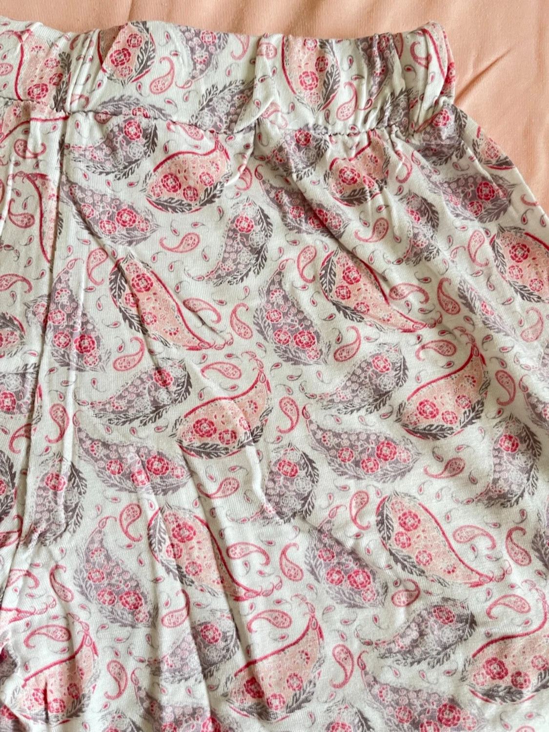 Ljusrosa pyjamas-set med spetsdetaljer - 1